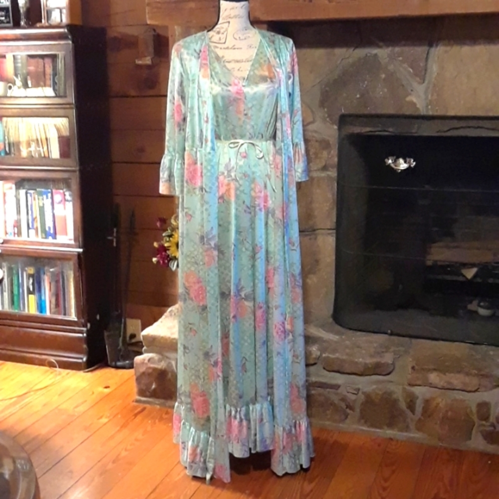 Vintage Vanity Fair gown & robe set